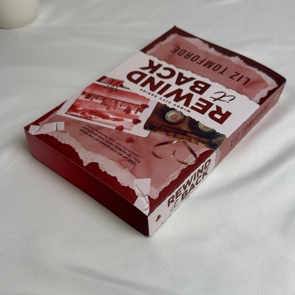 Rewind It Back Liz Tomforde Deluxe Sprayed Edges Paperback Windy City NEW - Picture 9 of 12